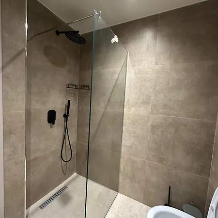 Oni Szálloda Saranda